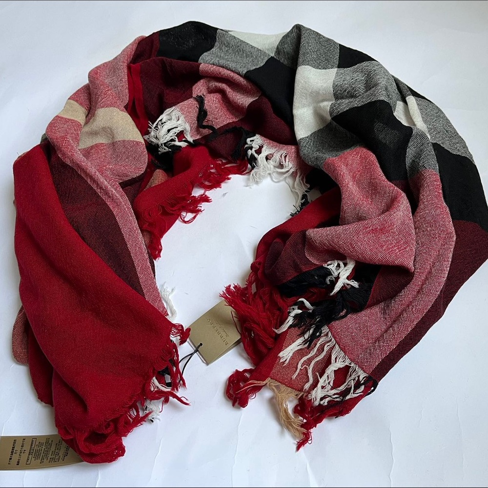 Burberry scarf - Picture 5 of 8